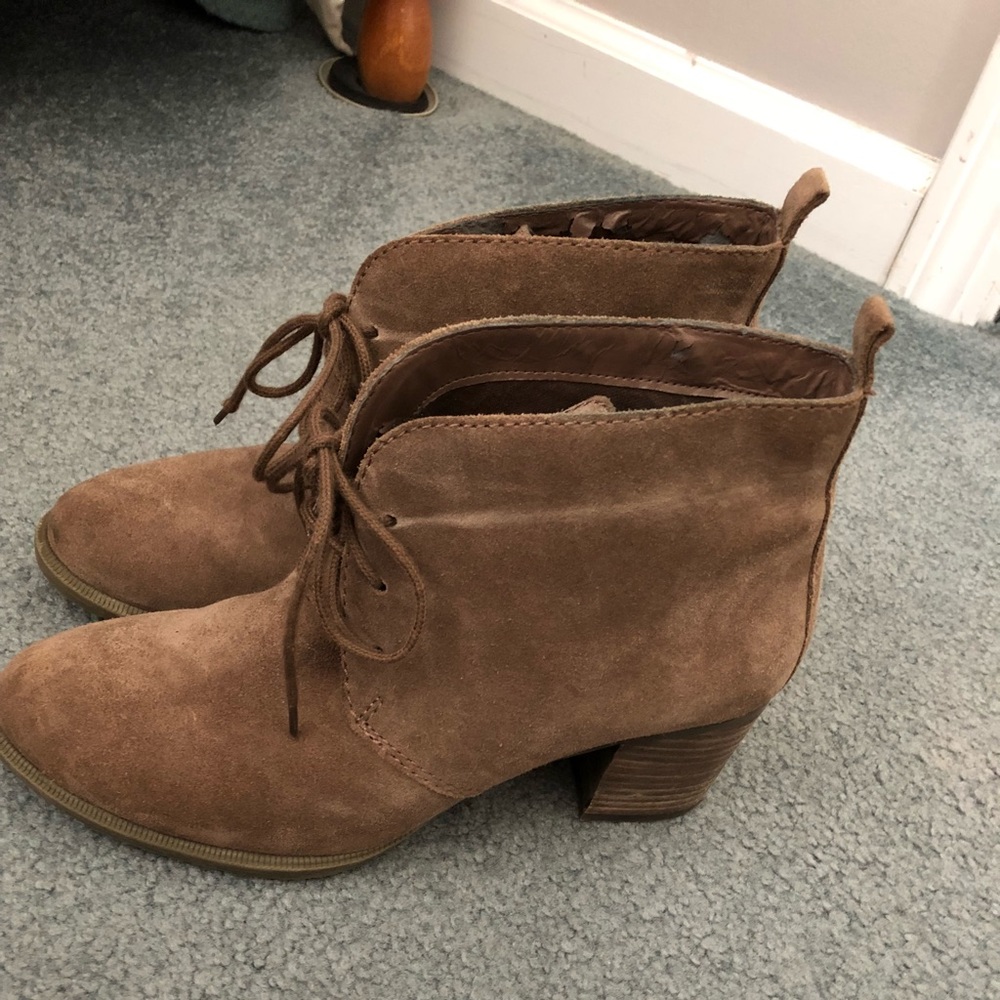 Brown/deep tan suede booties